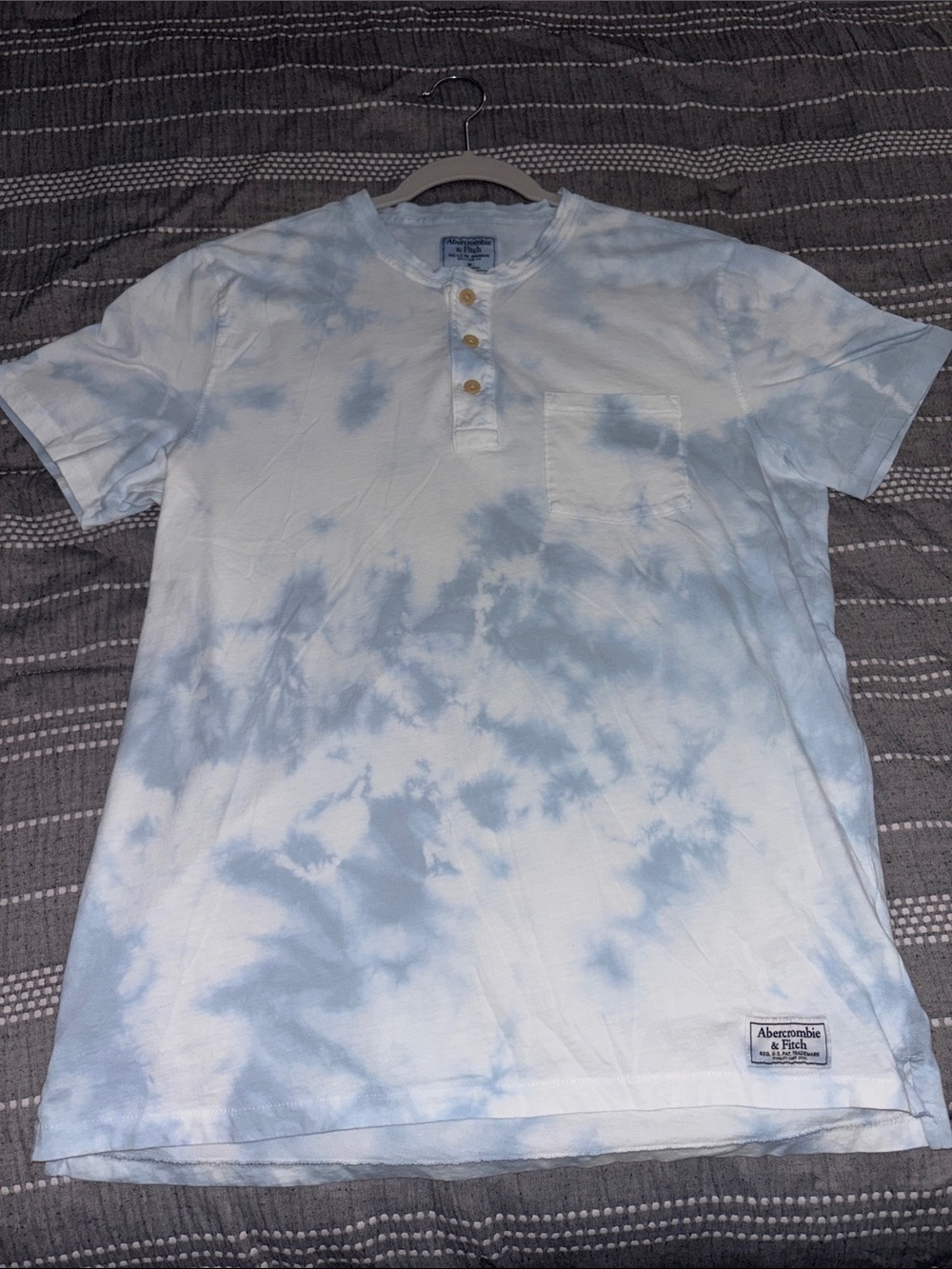 Abercrombie & Fitch Men’s Light Blue and White Tie-Dye Henley Tee